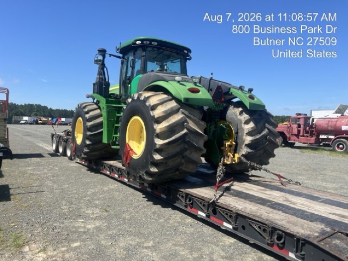 Equipment loaded and secured for transport by Fletes USA