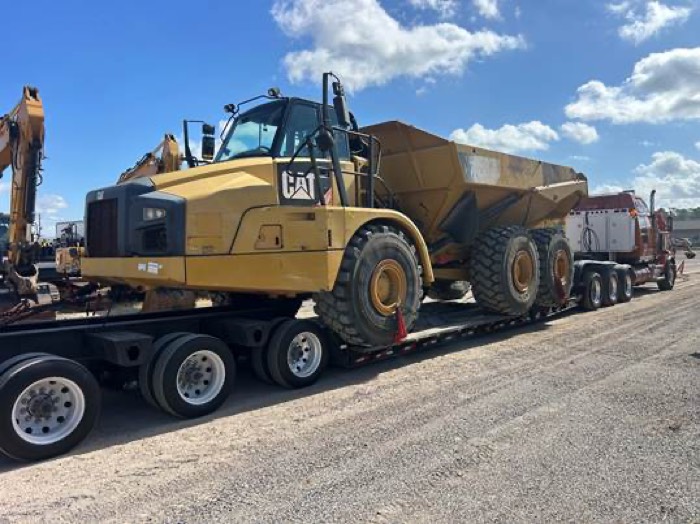 Equipment loaded and secured for transport by Fletes USA
