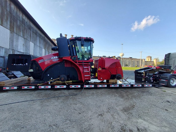 Equipment loaded and secured for transport by Fletes USA