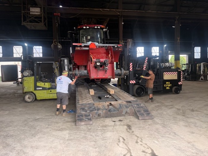 Equipment loaded and secured for transport by Fletes USA