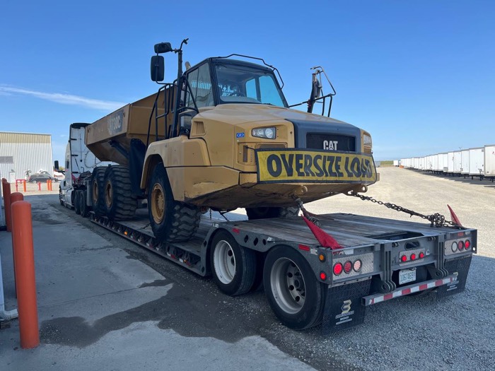 Equipment loaded and secured for transport by Fletes USA