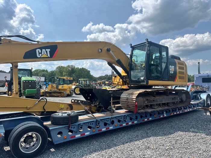 Equipment loaded and secured for transport by Fletes USA
