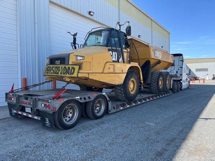 Equipment loaded and secured for transport by Fletes USA